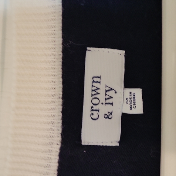 Crown & Ivy Sweater Size Medium - Picture 3 of 3